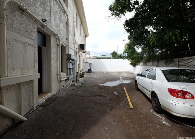 1178 N King Street, Honolulu, HI 96817