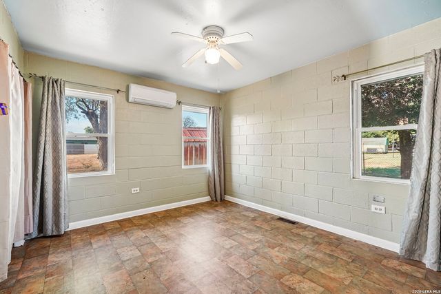 1206 W VILLARET BLVD, San Antonio, TX 78224