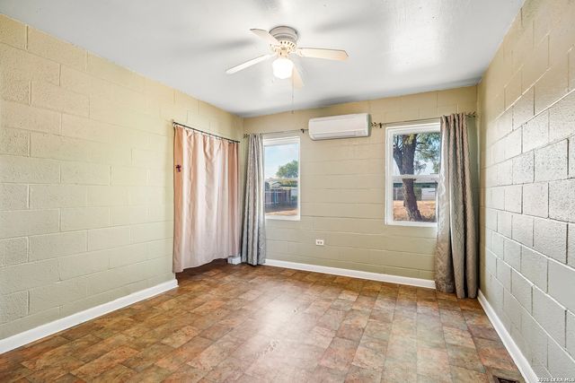 1206 W VILLARET BLVD, San Antonio, TX 78224
