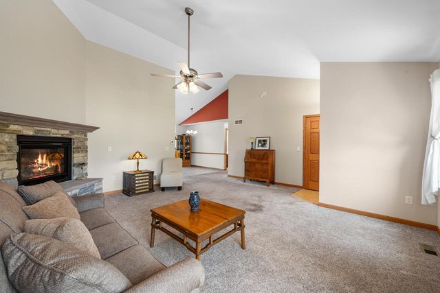 211 Windmill LANE, Walworth, WI 53184