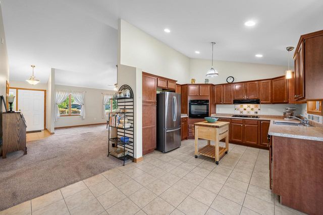 211 Windmill LANE, Walworth, WI 53184