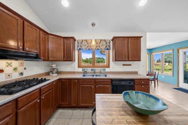 211 Windmill LANE, Walworth, WI 53184