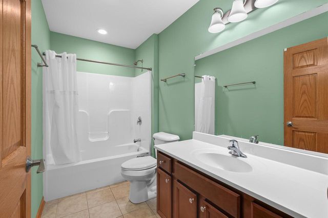 211 Windmill LANE, Walworth, WI 53184