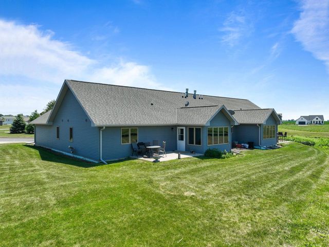211 Windmill LANE, Walworth, WI 53184