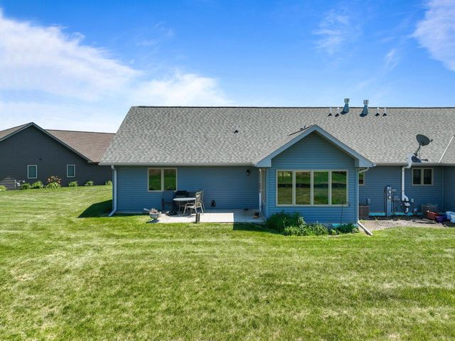 211 Windmill LANE, Walworth, WI 53184