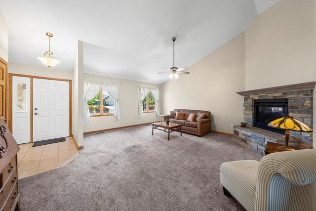 211 Windmill LANE, Walworth, WI 53184