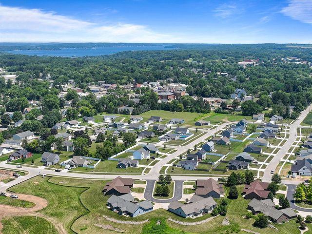211 Windmill LANE, Walworth, WI 53184