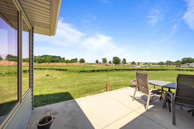 211 Windmill LANE, Walworth, WI 53184
