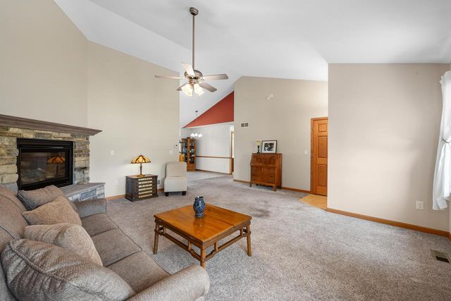211 Windmill LANE, Walworth, WI 53184