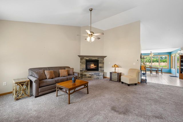 211 Windmill LANE, Walworth, WI 53184