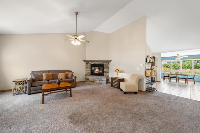 211 Windmill LANE, Walworth, WI 53184