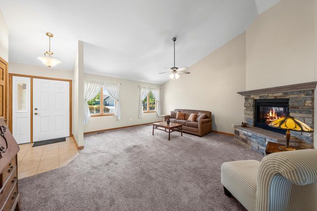 211 Windmill LANE, Walworth, WI 53184