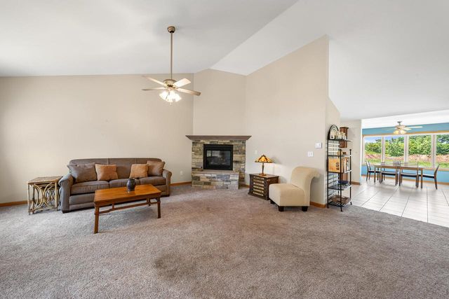 211 Windmill LANE, Walworth, WI 53184