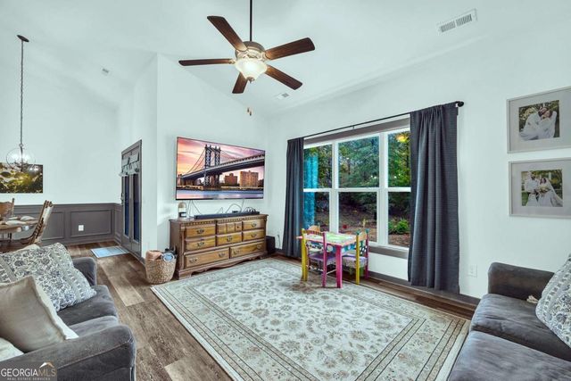 153 N Point Circle, Hartwell, GA 30643