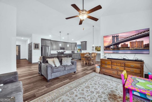 153 N Point Circle, Hartwell, GA 30643