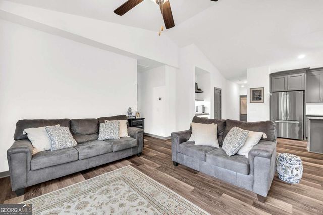 153 N Point Circle, Hartwell, GA 30643