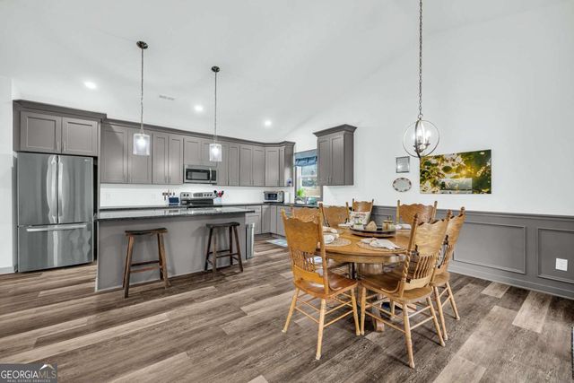 153 N Point Circle, Hartwell, GA 30643