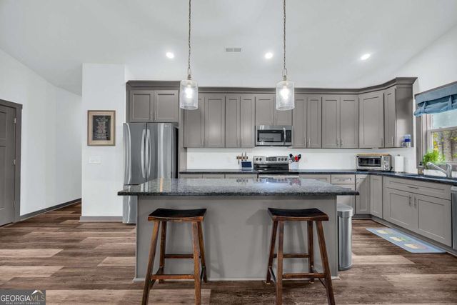 153 N Point Circle, Hartwell, GA 30643