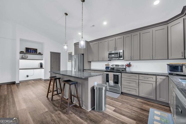 153 N Point Circle, Hartwell, GA 30643