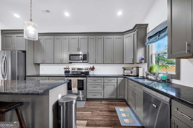 153 N Point Circle, Hartwell, GA 30643