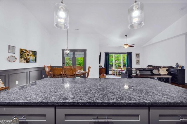 153 N Point Circle, Hartwell, GA 30643