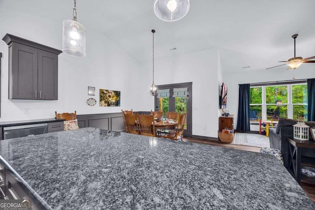 153 N Point Circle, Hartwell, GA 30643