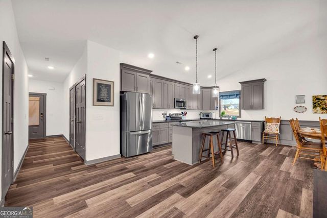 153 N Point Circle, Hartwell, GA 30643