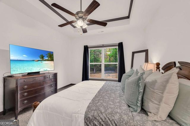 153 N Point Circle, Hartwell, GA 30643