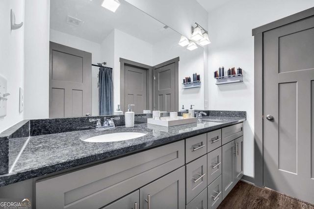 153 N Point Circle, Hartwell, GA 30643