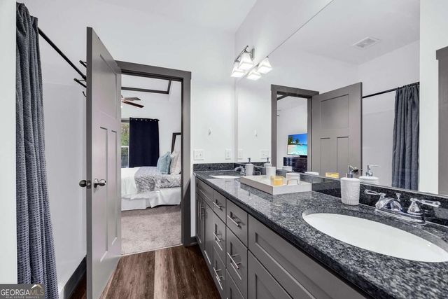 153 N Point Circle, Hartwell, GA 30643