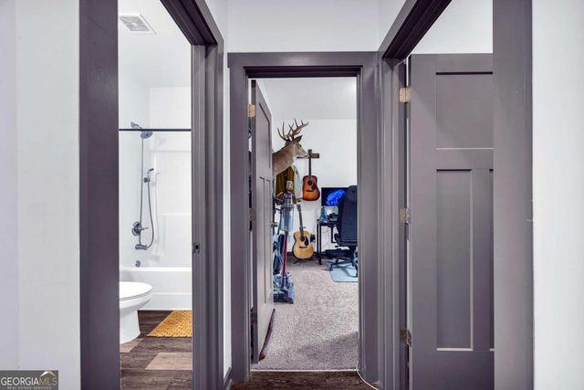 153 N Point Circle, Hartwell, GA 30643