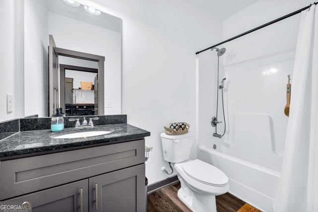 153 N Point Circle, Hartwell, GA 30643