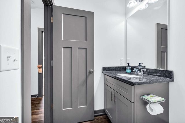 153 N Point Circle, Hartwell, GA 30643