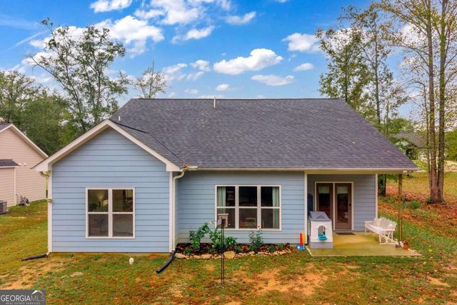 153 N Point Circle, Hartwell, GA 30643