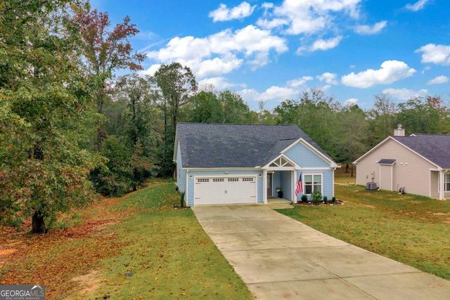 153 N Point Circle, Hartwell, GA 30643