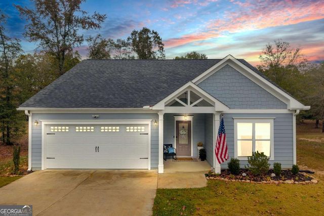 153 N Point Circle, Hartwell, GA 30643