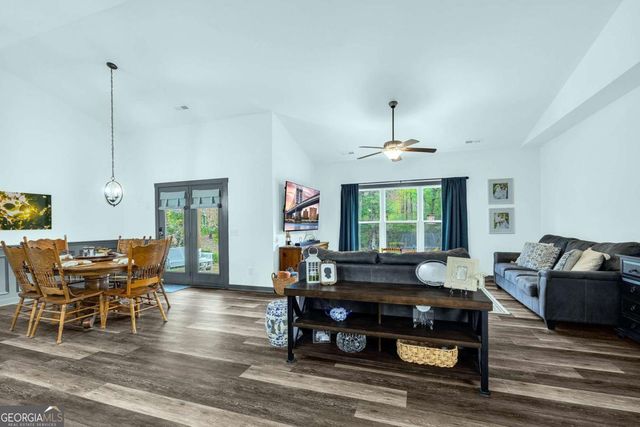 153 N Point Circle, Hartwell, GA 30643