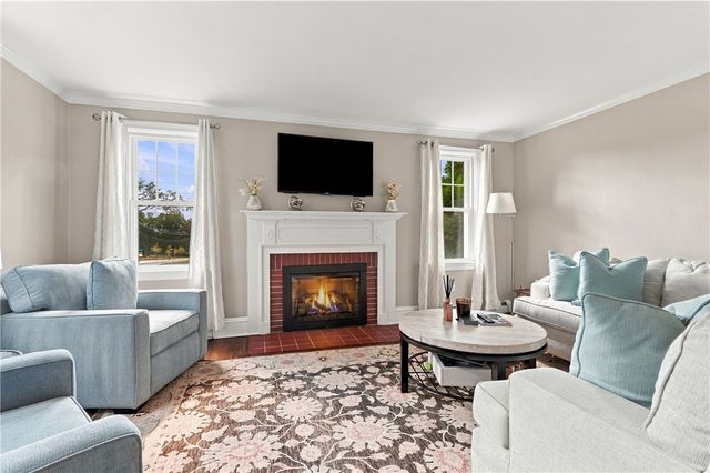 698 High Street, Cumberland, RI 02864
