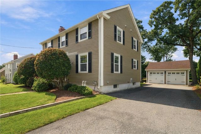 698 High Street, Cumberland, RI 02864