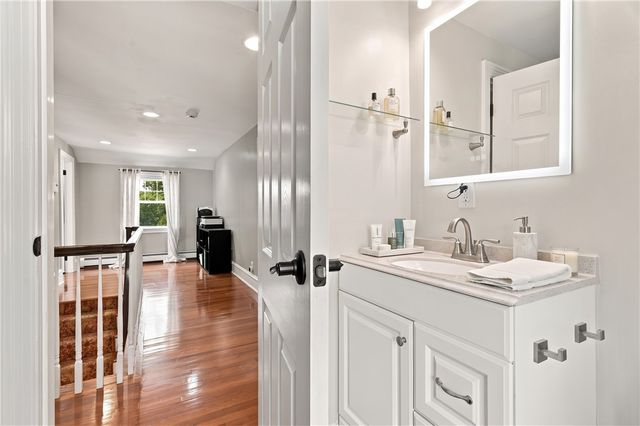 698 High Street, Cumberland, RI 02864