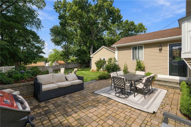 698 High Street, Cumberland, RI 02864