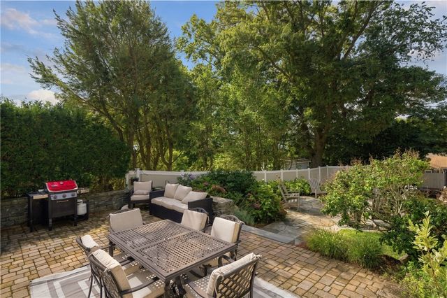 698 High Street, Cumberland, RI 02864