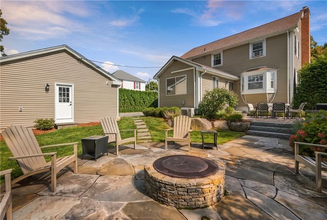 698 High Street, Cumberland, RI 02864
