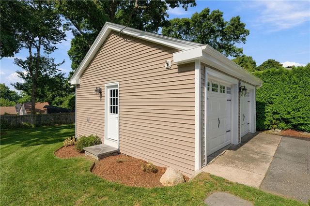 698 High Street, Cumberland, RI 02864
