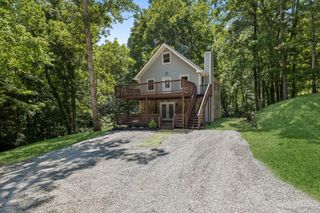 1111 Green Valley Dr, Ashland City, TN 37015
