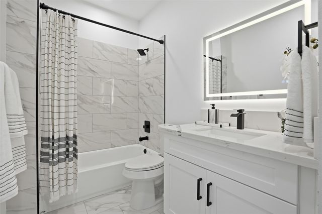 116 S 3rd Street, La Porte, TX 77571