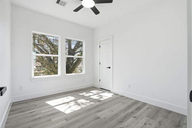 116 S 3rd Street, La Porte, TX 77571