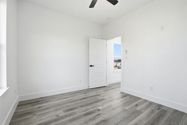 116 S 3rd Street, La Porte, TX 77571