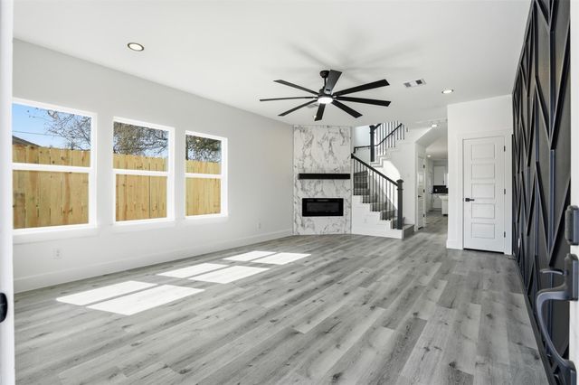 116 S 3rd Street, La Porte, TX 77571