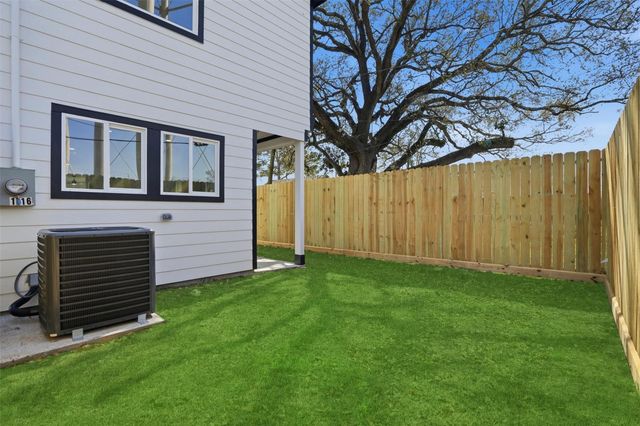 116 S 3rd Street, La Porte, TX 77571